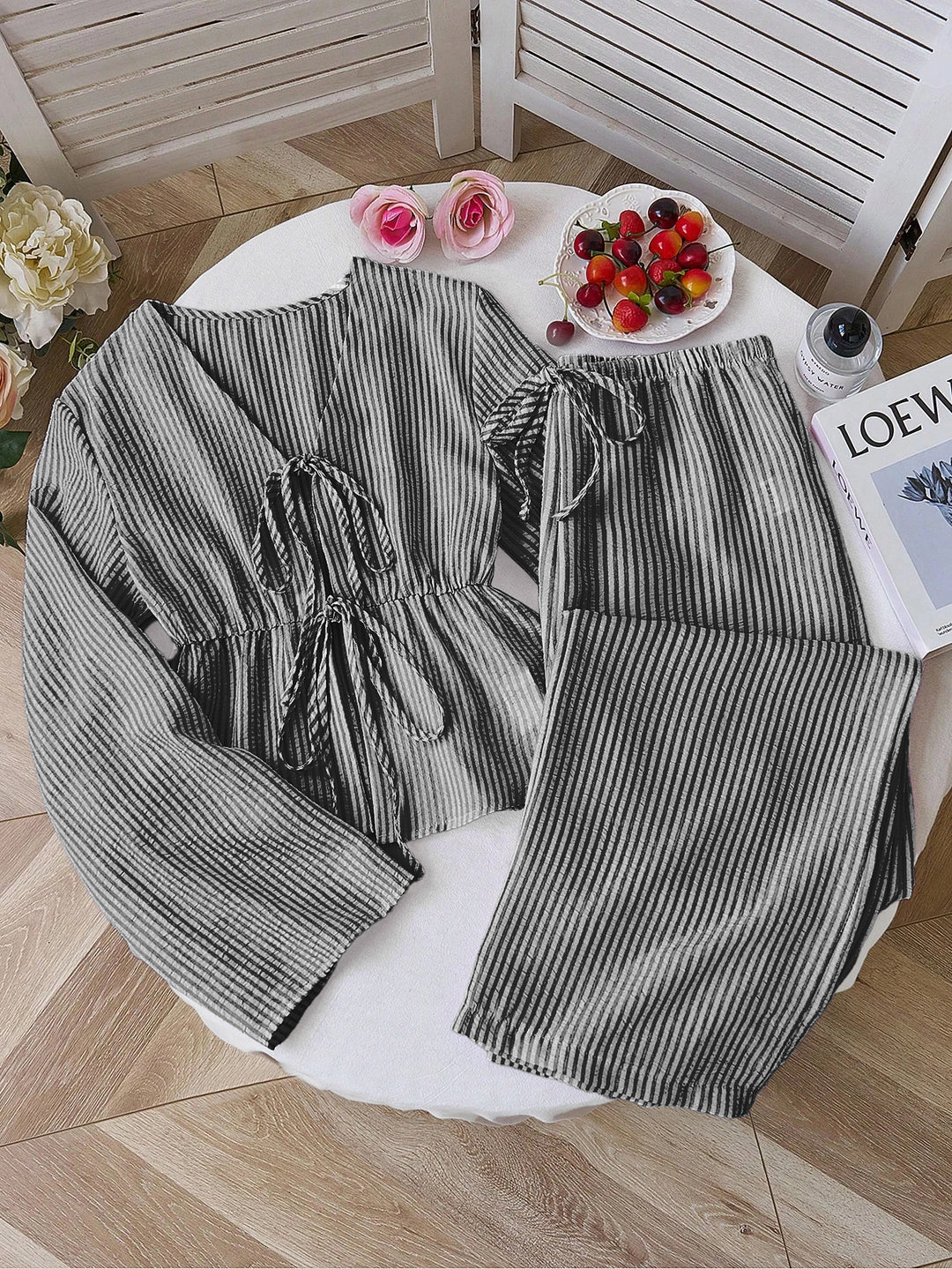 Damen nan gestreiftes Leinenähnliches Homewear-Set mit gerafftem Tunnelzugoberteil und elastischer Bundhose Echo Archiv