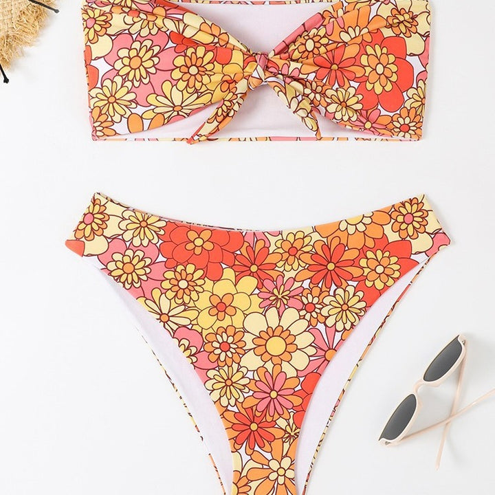 Damen Bandeau Bikini mit modischem Blumenmuster und verspieltem Knotendetail Echo Archiv