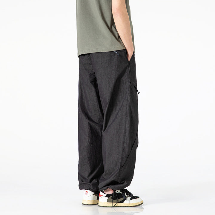 Herren Locker geschnittene Nylon-Cargohose mit Tunnelzugbund und angewinkelten Utility-Taschen Echo Archiv