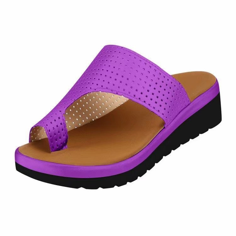 Damen nan lässige Zehensteg-Slipper mit gelochtem Soft-Obermaterial und dämpfender Keilsohle Echo Archiv
