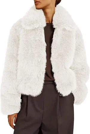 Damen Kurze Boxy‑Faux‑Fur‑Fliegerjacke mit dichtem Hochflor und breitem Umlegekragen Echo Archiv