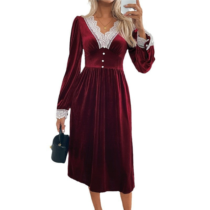 Damen Elegantes Samtkleid mit Spitzenakzenten und Knopfdetails Echo Archiv