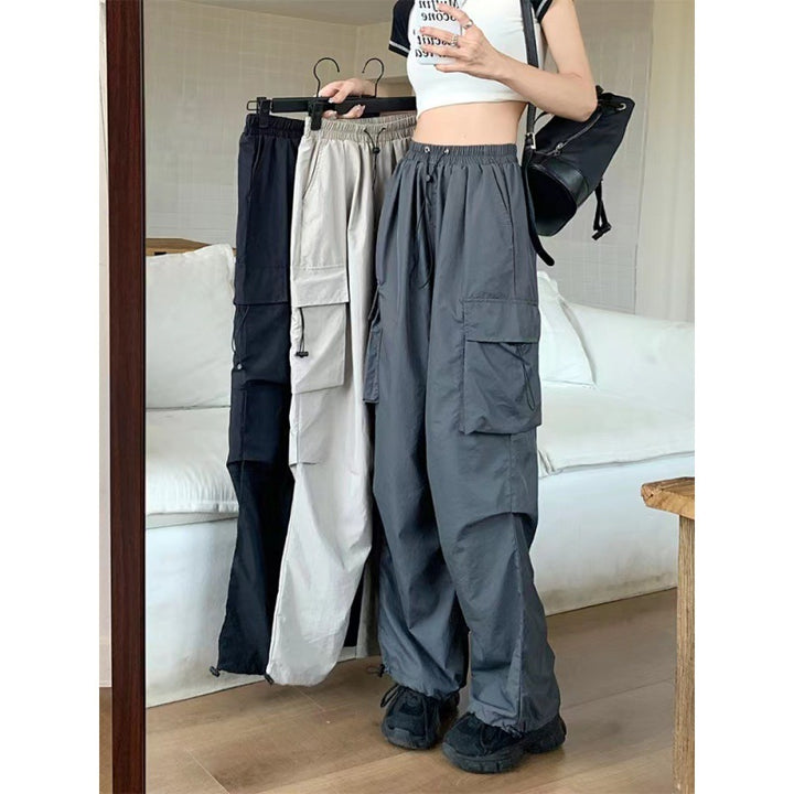 Damen Cargo-Hose mit hoher Taille, Elastikbund, großen Klappentaschen und Kordelzug – Avélisse