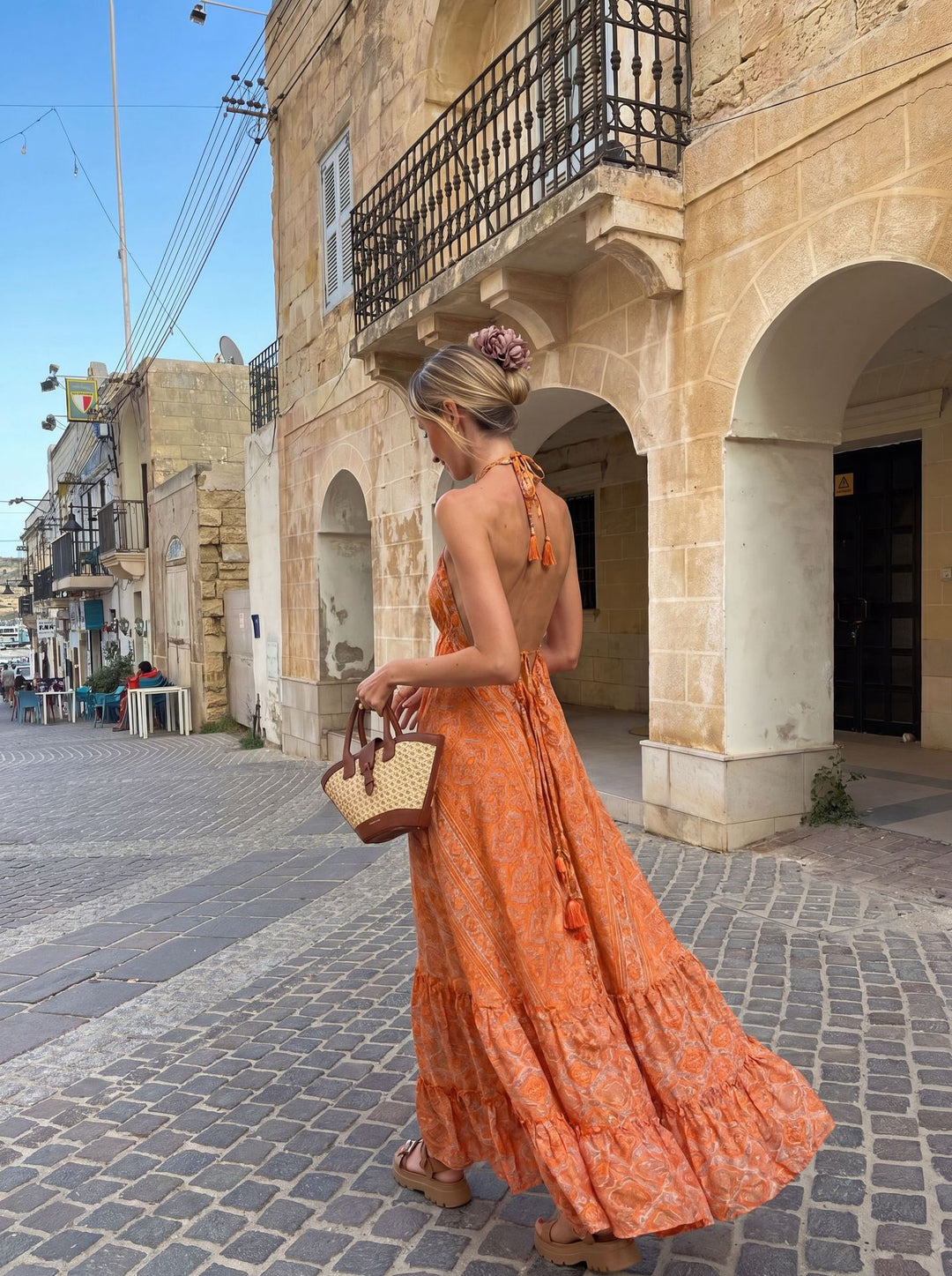 Damen Boho-Maxikleid mit Nackenband, Rückenfreiem Schnitt und Volant – Avérine