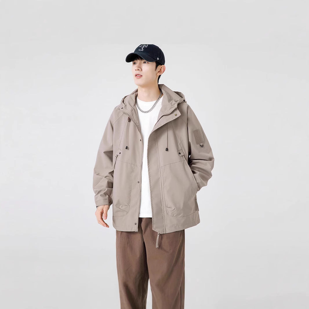 Herren Windbreaker-Jacke mit verstellbarem Kapuzenkragen und praktischen Taschen Echoarchiv