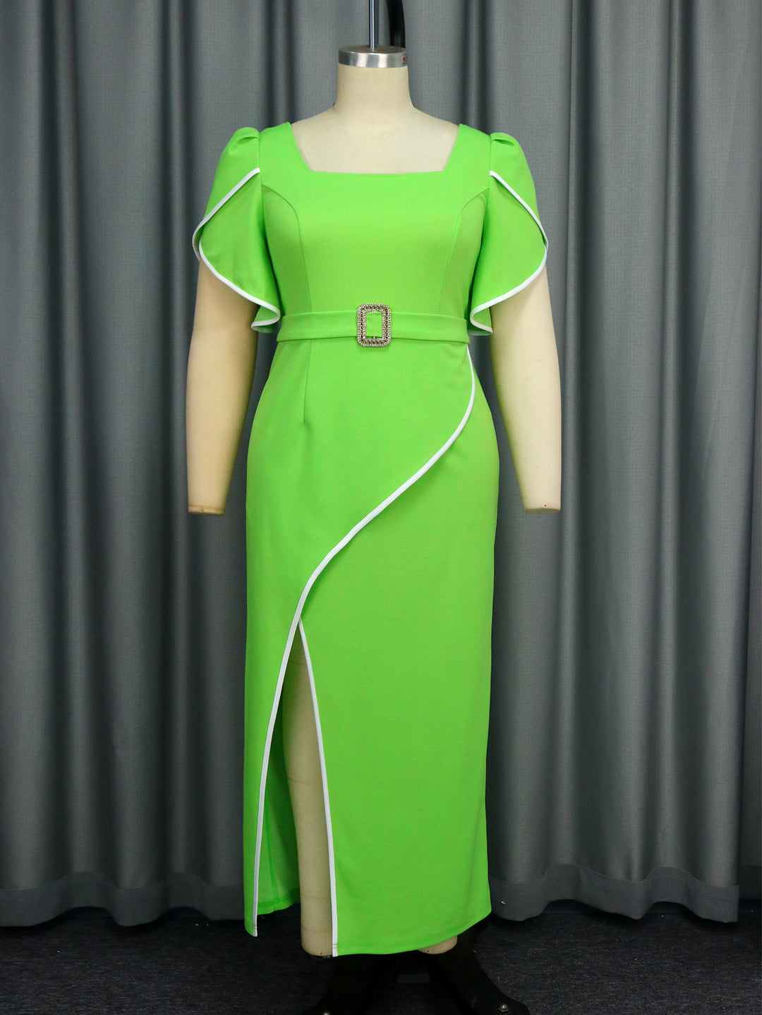 Damen Elegantes Maxikleid mit asymmetrischem Schlitz und Rüschendetails Echo Archiv