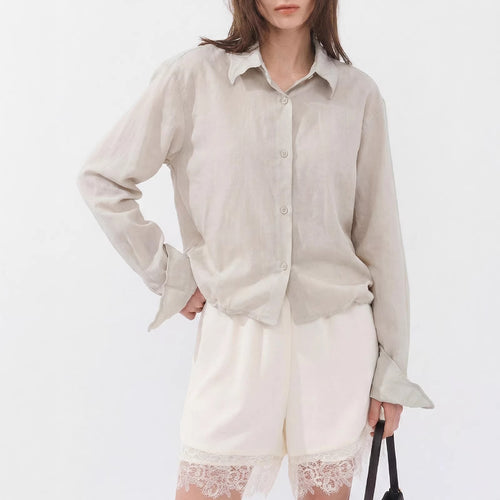 Damen Elegante und leichte Bluse mit Knopfdetails Echo Archiv