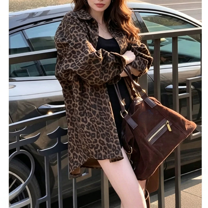 Damen Lockere Bomberjacke im Animal-Print mit Stehkragen und elastischen Bündchen Echoarchiv