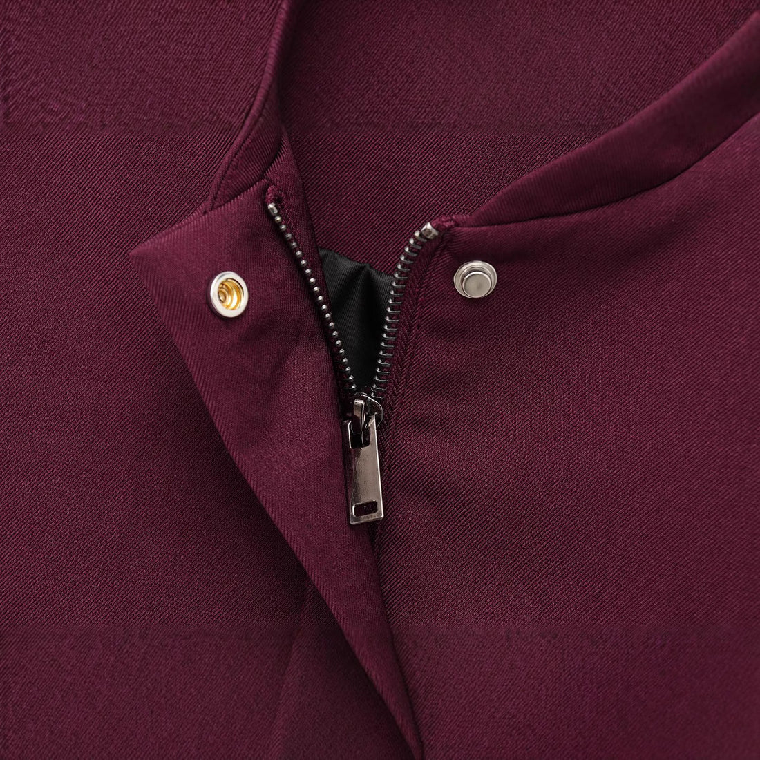 Damen kurze Stehkragen-Blousonjacke mit verdeckter Frontleiste, taillierter Rippbund-Details und dekorativen Paspeltaschen – Célinea