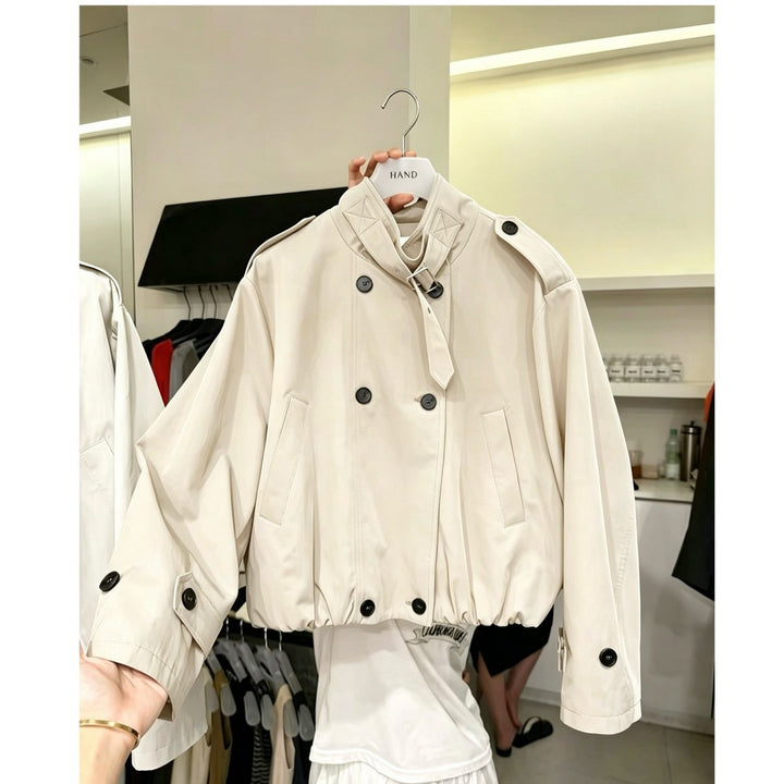 Damen Kurze Blouson‑Trenchjacke mit Stehkragen, doppelreihiger Knopfleiste und Gummizugsaum Echoarchiv