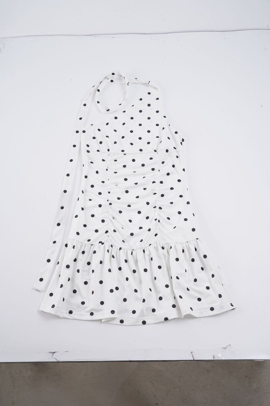 Damen Wasserfallkleid mit asymmetrischem Trägerdesign und Rüschensaum Echo Archiv