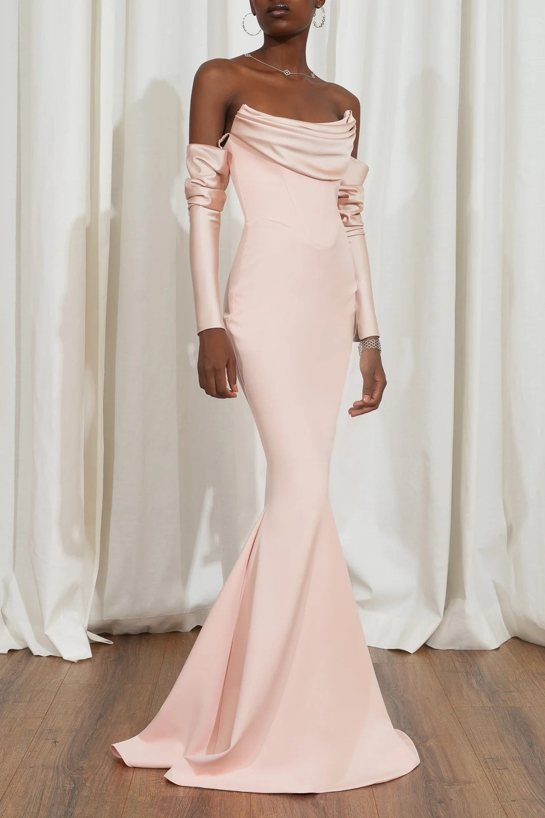 Damen Elegantes Meerjungfrau-Kleid mit schulterfreiem Design und langen Ärmeln Echo Archiv