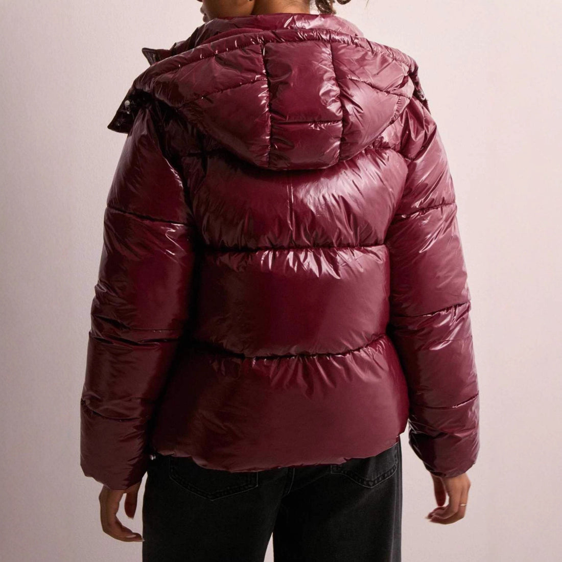 Damen Trendige Hochglanz Daunenjacke mit Kapuze – Célinea
