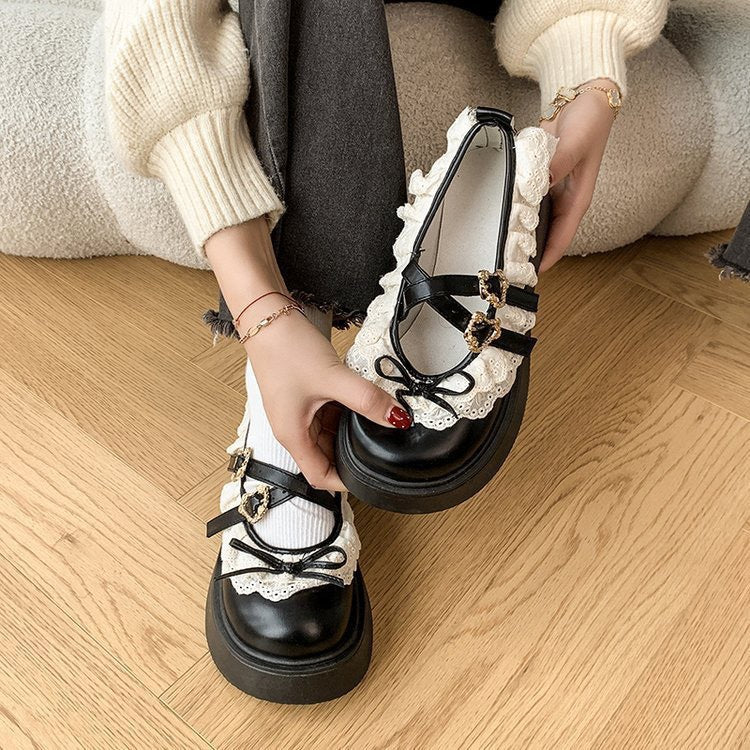 Damen Rüschen Sneakers mit dekorativen Schnallen und robustem Profil Echo Archiv