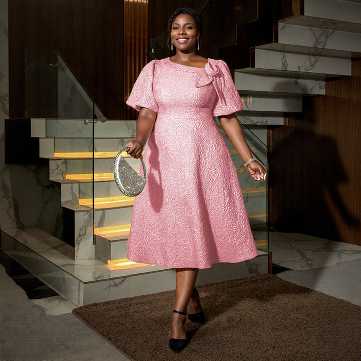 Damen Elegantes Kleid mit strukturierter Blumenapplikation Echo Archiv
