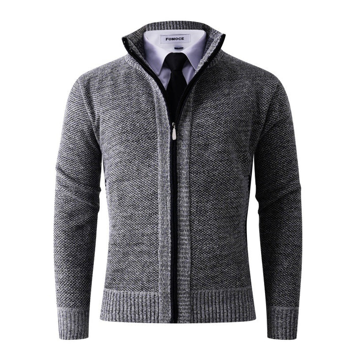 Herren stylische Strickjacke mit hohem Kragen und praktischen Taschen Echoarchiv
