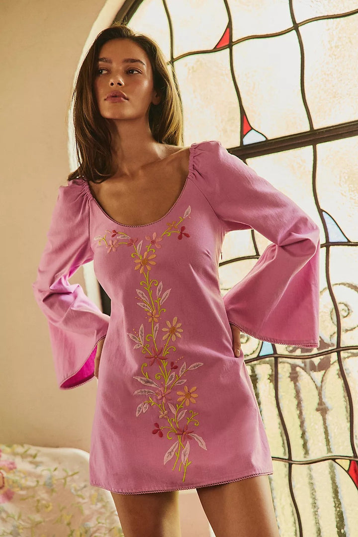 Damen Blusenkleid mit floralen Stickereien und weit ausgestellten Ärmeln Echo Archiv