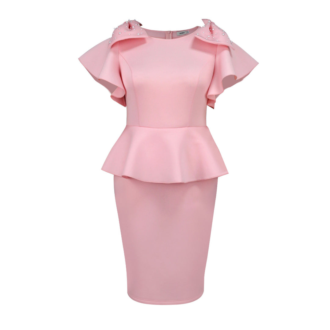 Damen Elegantes Kleid mit voluminösen Rüschensäumen und Perlenakzenten Echo Archiv