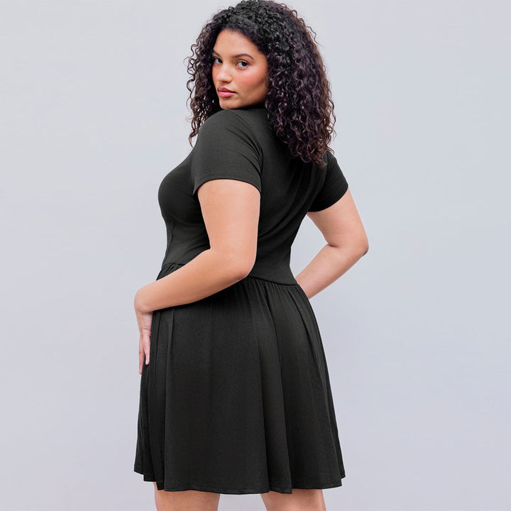 Damen elegantes A-Linien Kleid mit schwingendem Rock und modischem Schnitt Echo Archiv