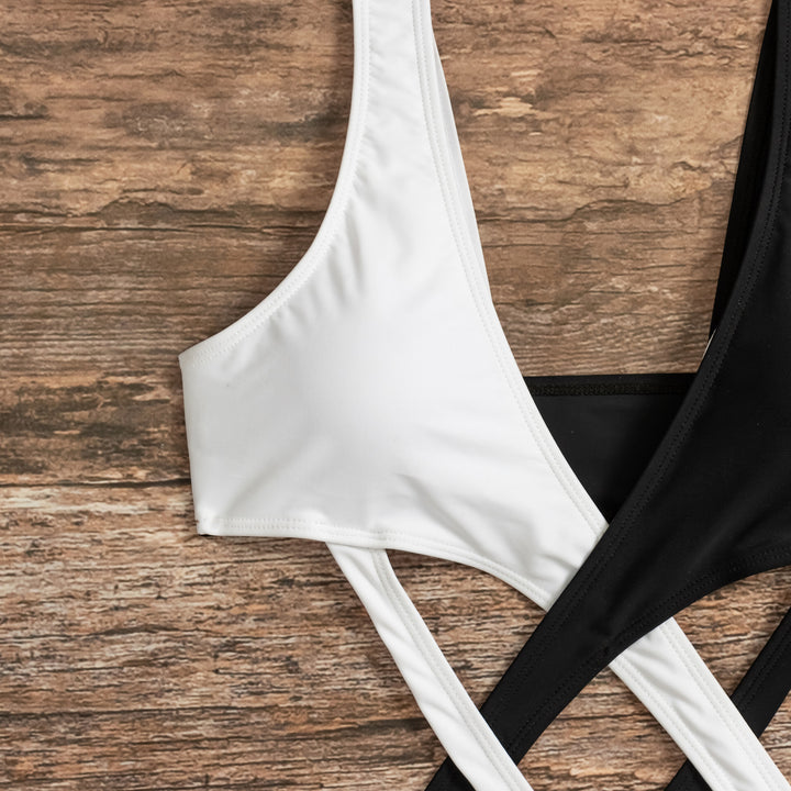 Damen Cut-Out Einteiler Badeanzug mit asymmetrischem Design und modischen Trägern Echo Archiv
