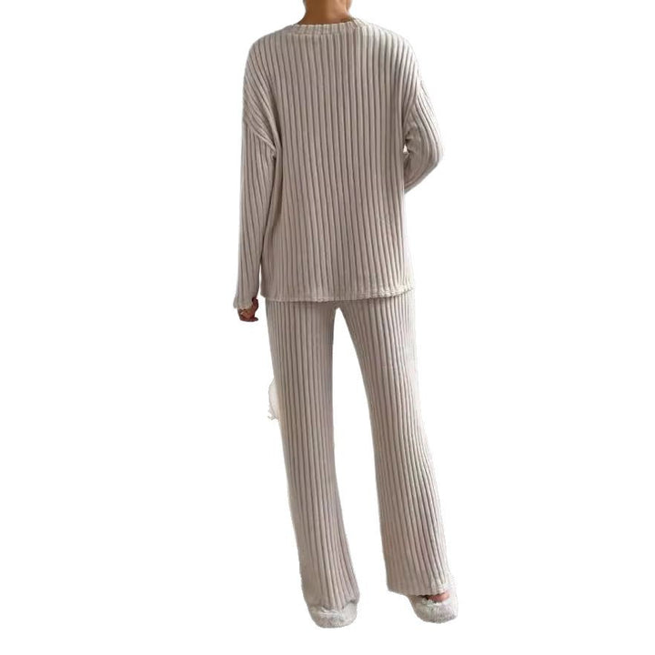Damen Eleganter und bequemer Strickanzug Echo Archiv