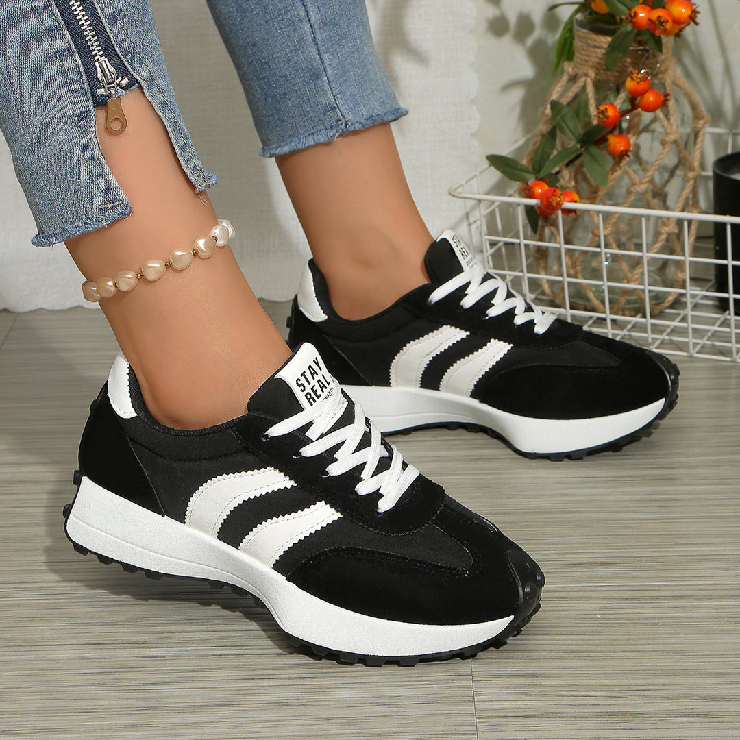 Damen nan retro-inspirierter Sneaker mit Wildleder-Overlays, Nylonoberteil und profilierter Waffelsohle Echo Archiv