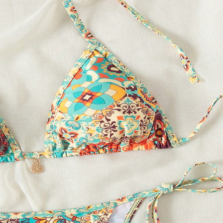 Damen Triangel-Bikini mit verspieltem Design und verstellbaren Bändern Echo Archiv