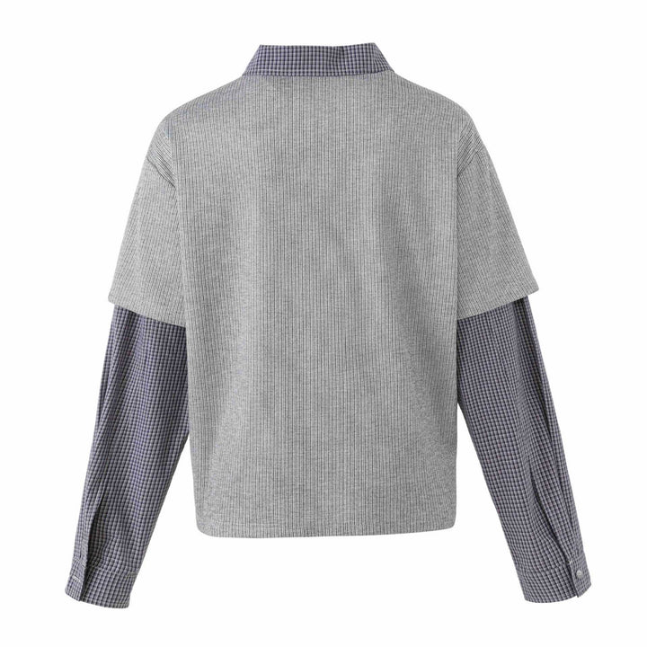 Unisex Lagenlook Strick-Poloshirt mit karierter Einsatzärmeln und Statement-Print Echoarchiv