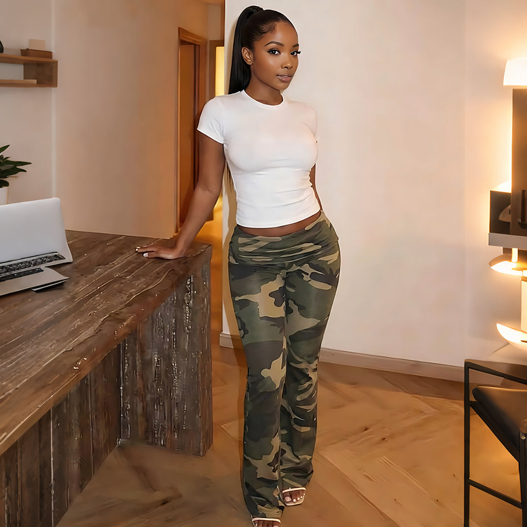 Damen Camouflage-Hose mit elastischem Bund und figurbetontem Schnitt Echo Archiv