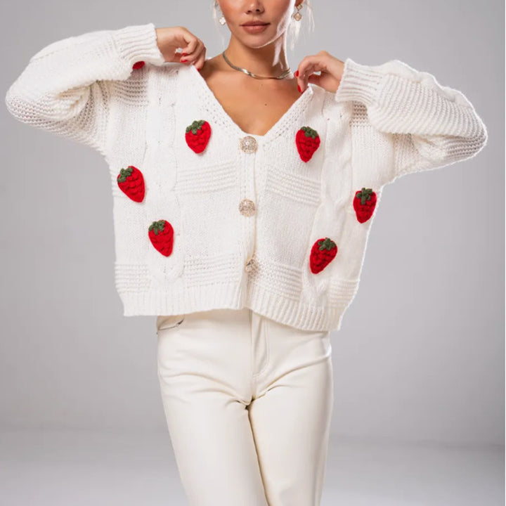 Damen Kurzgeschnittene Strickjacke mit V‑Ausschnitt und gehäkelten Erdbeerapplikationen – Veloura