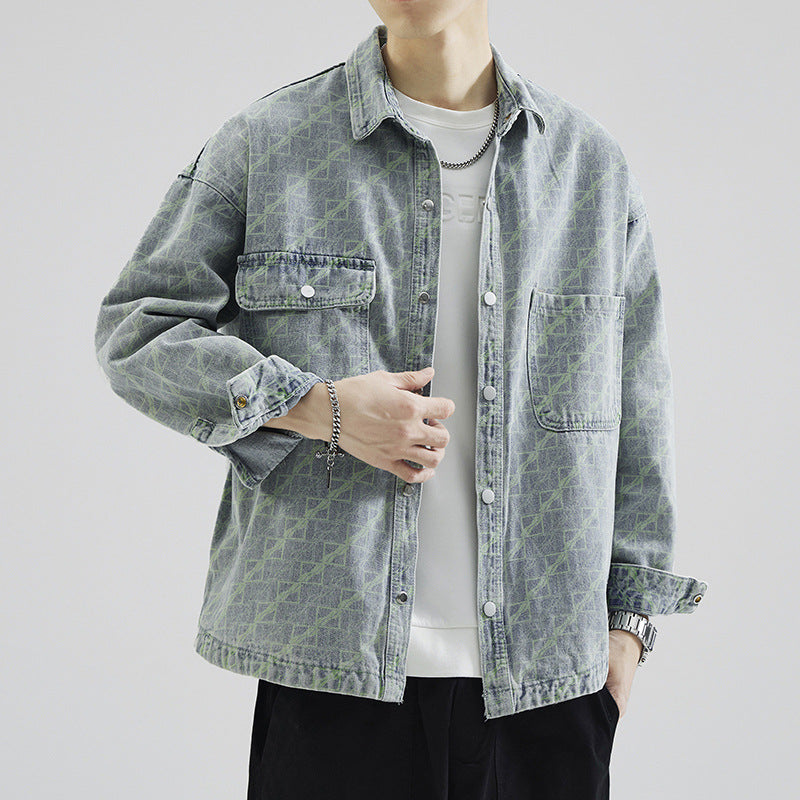Herren Oversize Jeansjacke mit Allover‑Monogramm, Druckknopf‑Verschluss und aufgesetzten Brusttaschen Echoarchiv