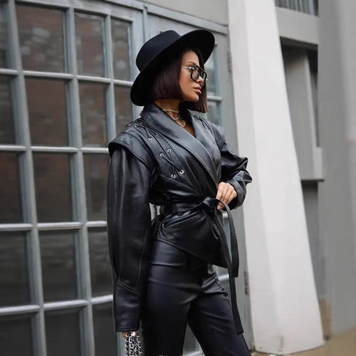 Damen taillierter Cropped‑Blouson aus veganem Leder mit Schalkragen, Schnürdetail und Bindegürtel – Célinea