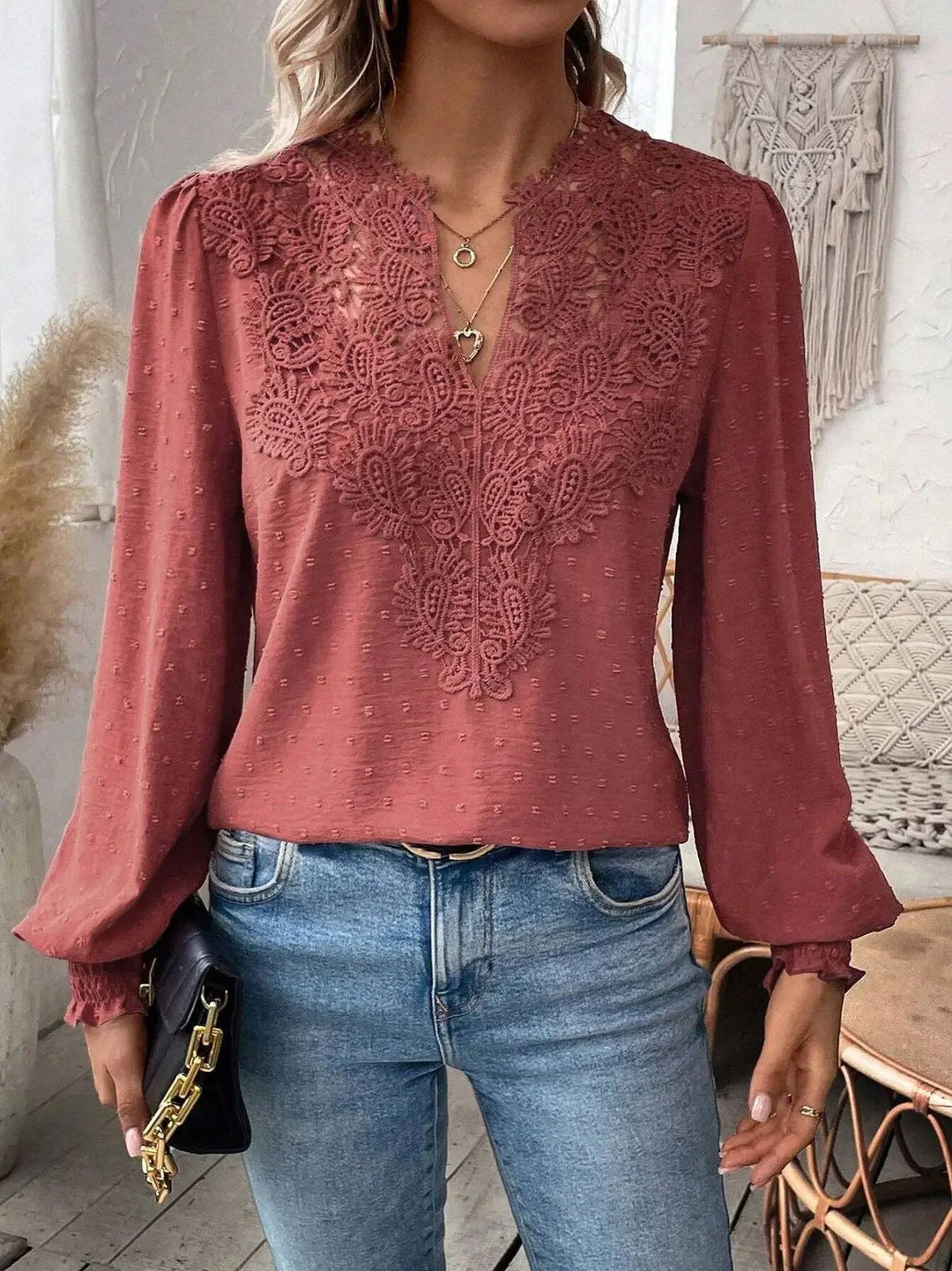 Damen nan Spitzenapplikation V-Ausschnitt Bluse mit Strukturpunkt, gerafften Manschetten und leicht taillierter Silhouette Echo Archiv