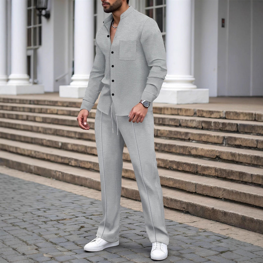 Herren modisches Freizeitzusammenstellung mit eleganter Knopfleiste und praktischen Taschen Echoarchiv