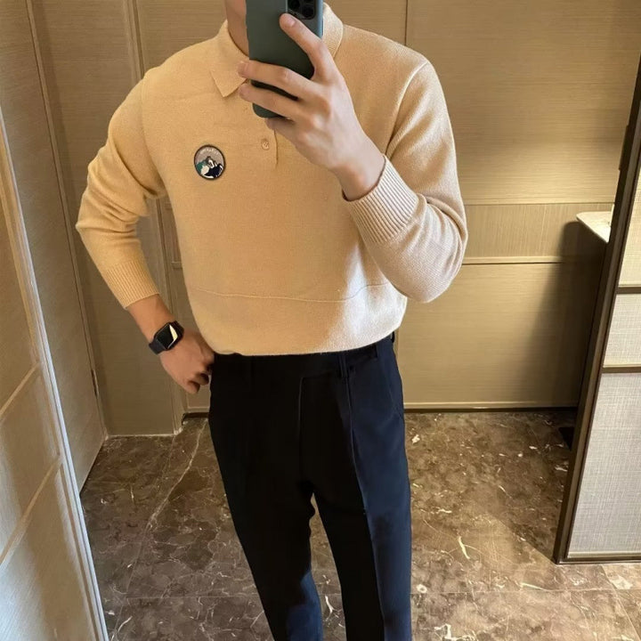 Herren Polokragen-Feinstrickpullover mit Emblem und gerippten Bündchen Echoarchiv