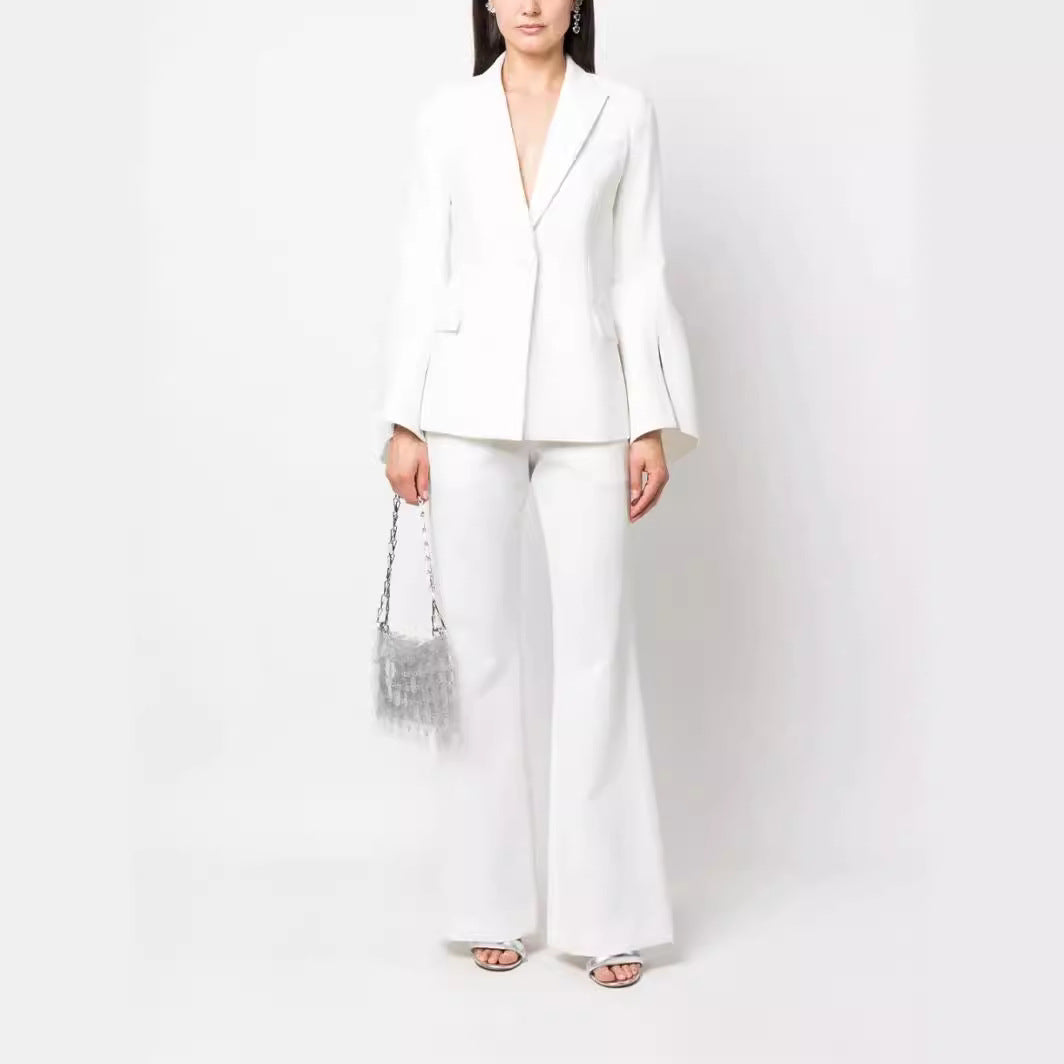 Damen Zweiteiliger Tailoring-Anzug mit tailliertem Einreiher und ausgestellten Ärmelabschlüssen Echoarchiv