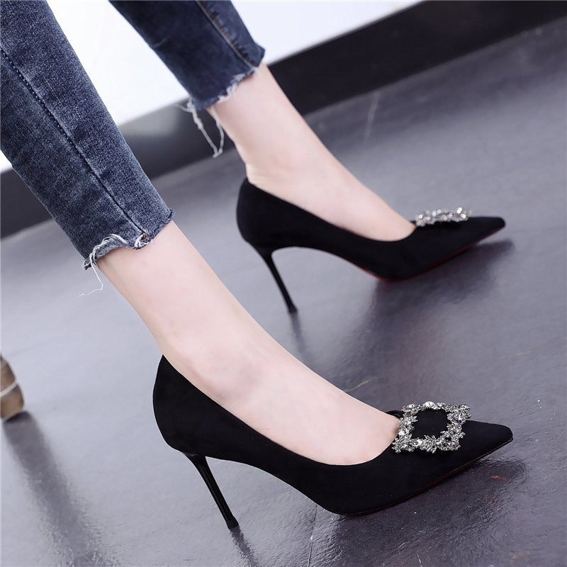 Damen Stiletto-Pumps mit spitzer Zehenpartie und funkelnder Strass-Applikation Echo Archiv