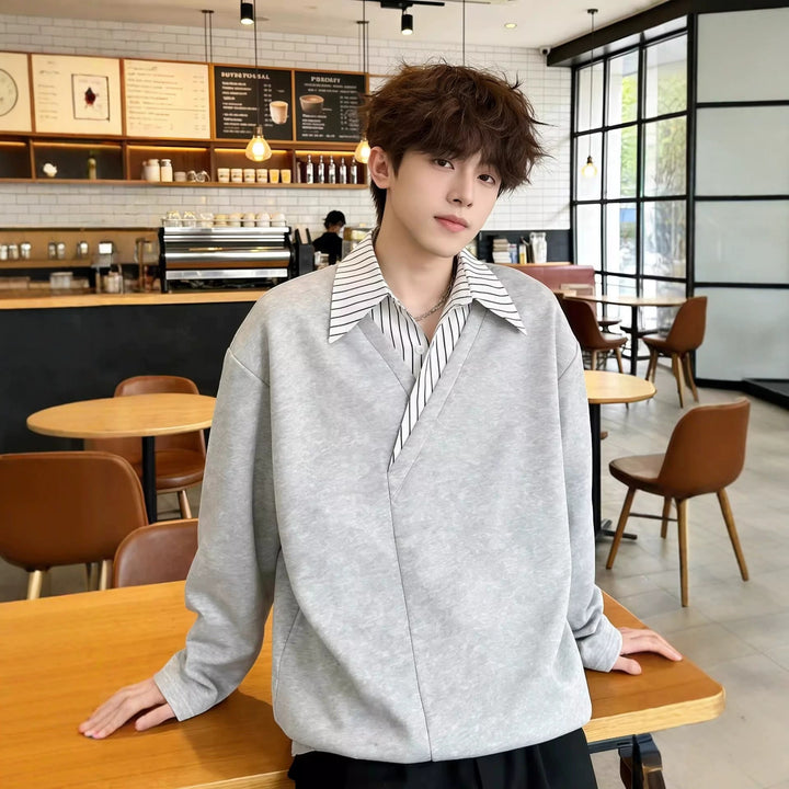 Herren Oversize Pullover mit eingearbeitetem Hemdkragen und V‑Overlap Echoarchiv