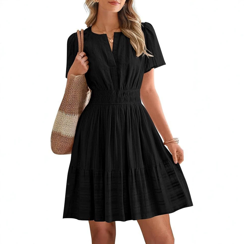 Damen Tailliertes Stufen-Midikleid mit Smokbund, V‑Ausschnitt und Eingrifftaschen Echo Archiv