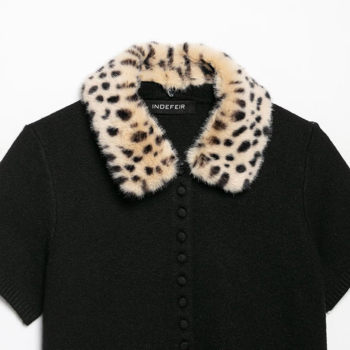 Damen Kurzarm-Feinstrickcardigan mit abnehmbarem Kunstfell-Kragen im Leopardenmuster Echoarchiv