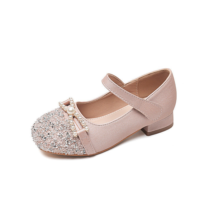 Mädchen Ballerinas mit Perlenschmuck und Glitzer Echo Archiv