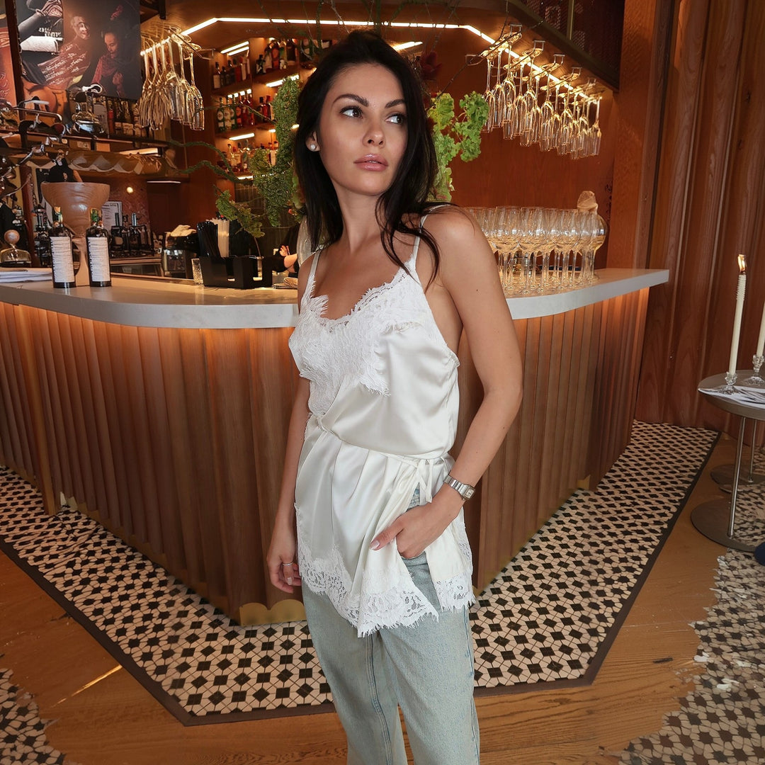 Damen verspieltes Satin-Top mit Spitzenverzierung Echo Archiv