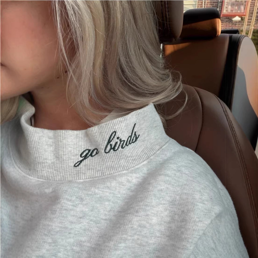 Damen nan weit geschnittenes College-Sweatshirt mit hohem Stehkragen und aufgenähtem Schriftzug Echo Archiv