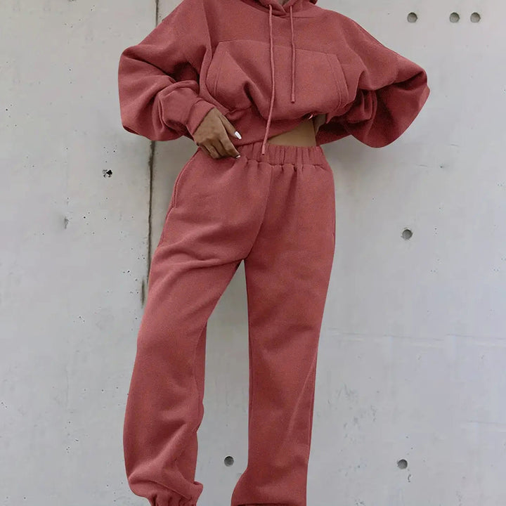Damen nan kuscheliges kurzes Kapuzenpullover- und hochgeschnittene Jogginghose Set Echo Archiv