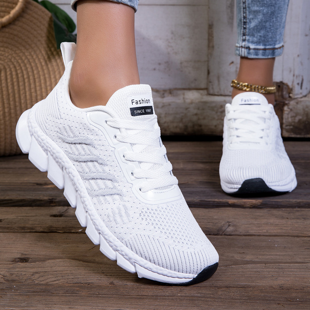 Damen nan gestrickter Schlupf-Sneaker mit elastischem Schaft, Zier-Schnürung und segmentierter Dämpfungssohle Echo Archiv