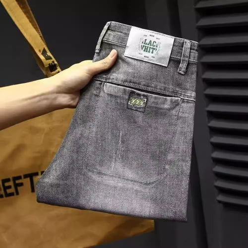 Herren lässige Jeans mit modernen Used-Effekten und konisch zulaufendem Bein Echoarchiv