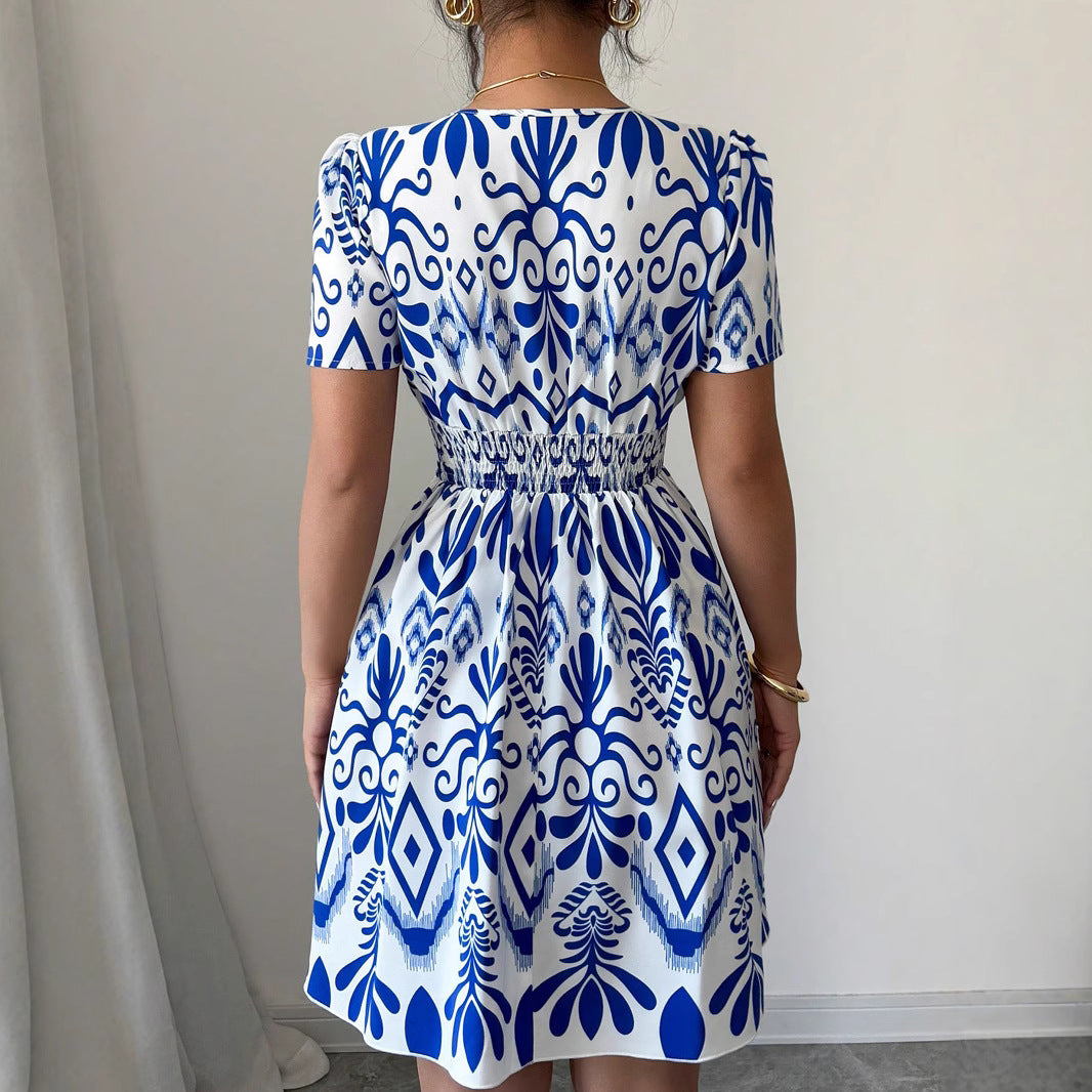 Damen Sommerliches Mini-Kleid mit elegantem V-Ausschnitt und floralen Mustern Echo Archiv