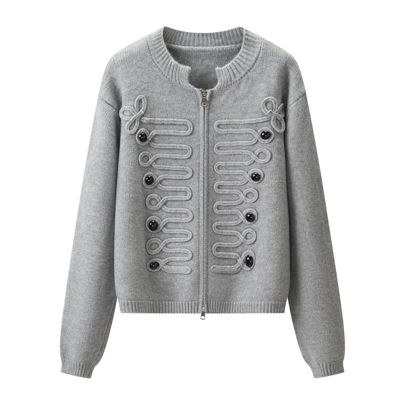 Damen Kurz geschnittene Strickjacke mit dekorativen Kordelapplikationen und Zwei-Wege‑Reißverschluss Echo Archiv