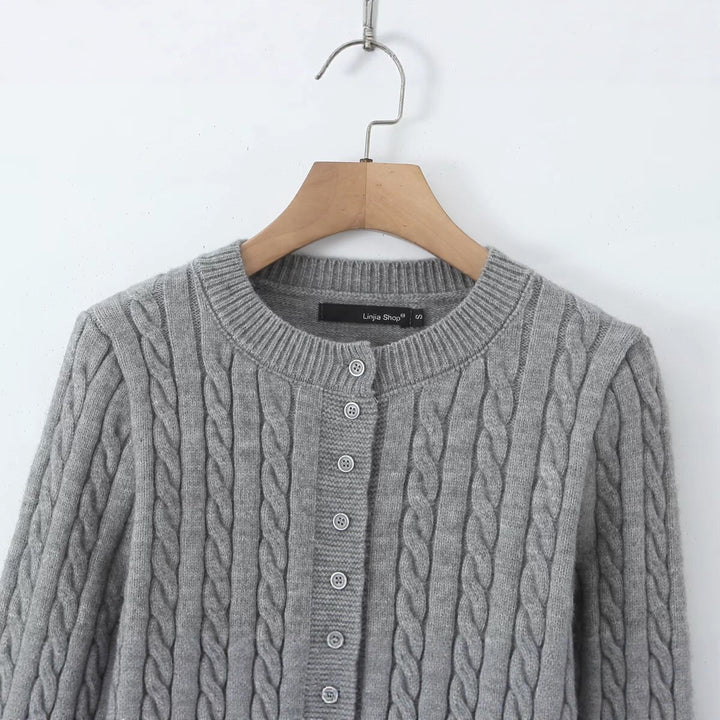 Damen Strickjacke mit Zopfmuster, Knopfleiste und Spitzenvolant Echo Archiv
