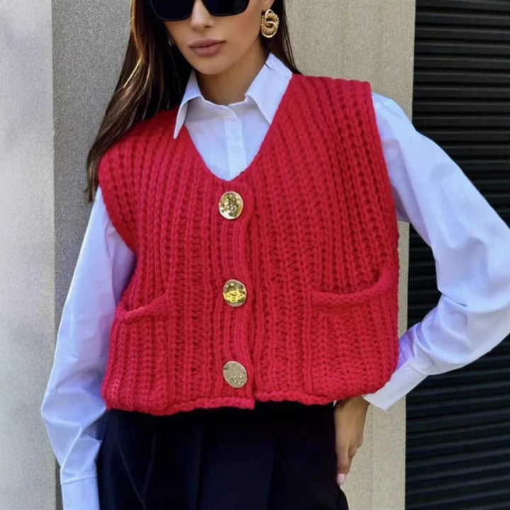 Damen Grobgestrickte Cropped Weste mit V-Ausschnitt und goldenen Zierknöpfen – Veloura